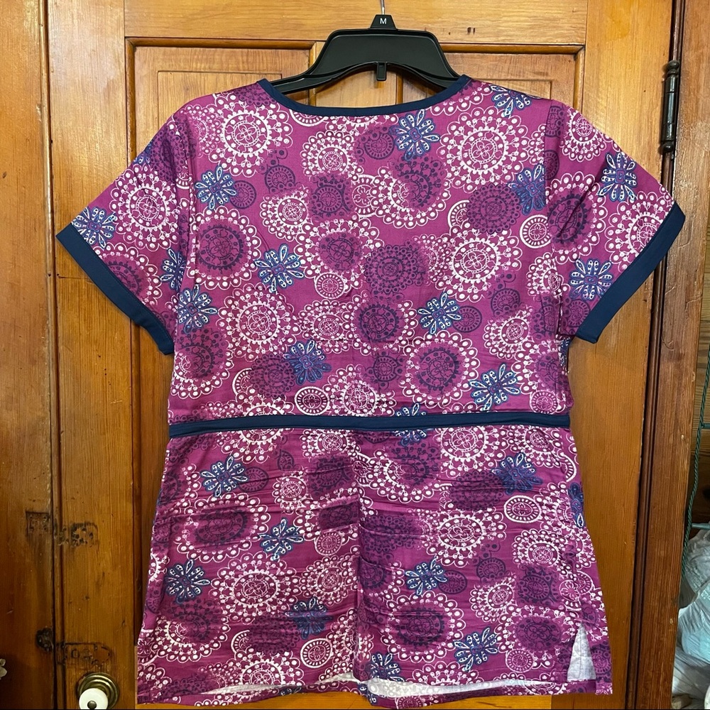 scrub top - Picture 2 of 4